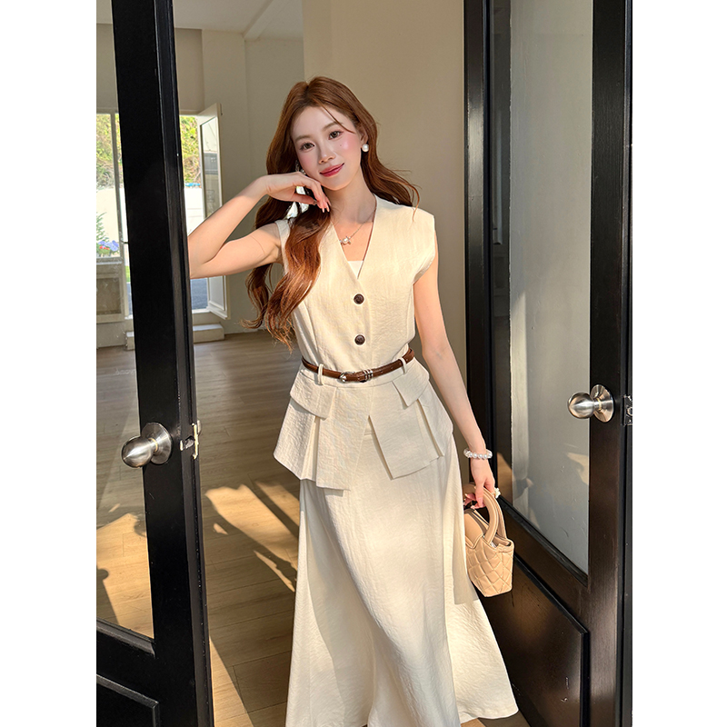 Women's Summer Solid Sleeveless Vest and Skirt Two-Piece Set with Belt - Image 4